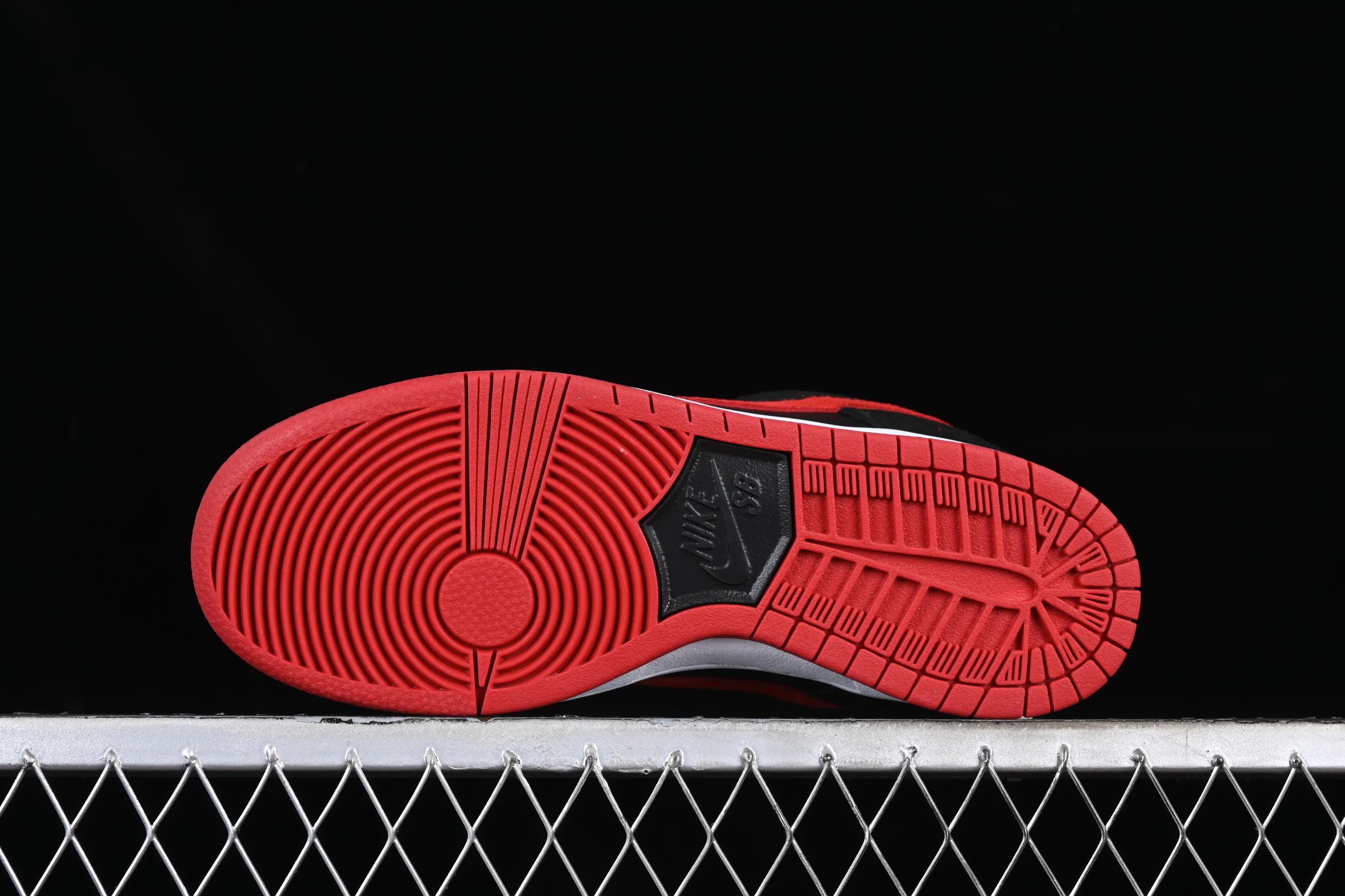 All categories Nk SB Dunk series Nk SB Dunk Low low-top sneakers Nk SB Dunk Low Pro black and red SB smashed backboard fashion casual sneakers 304292-039